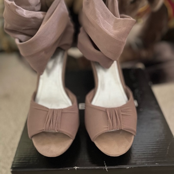 Make a Statement with these shoes! - Picture 3 of 6